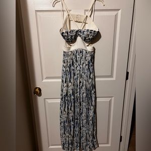 Women dress, size 2, very cute, long dress, good condition